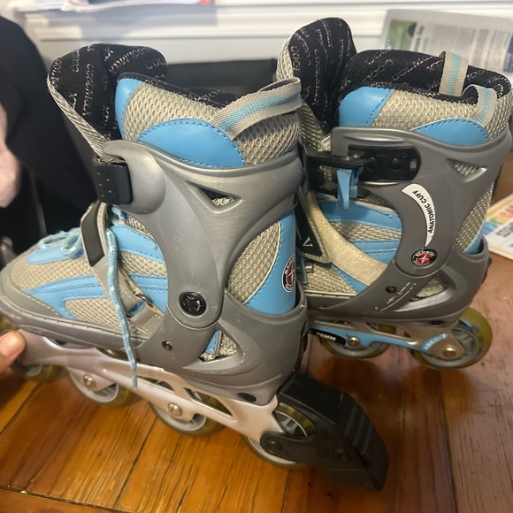 SCHWIN Women’s Challenge Series Rollerblades Size 6-7 - Picture 3 of 4